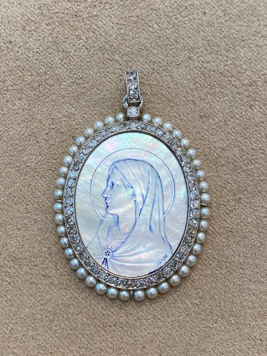 Jener, Medal of the Virgin in a Diamond Surround