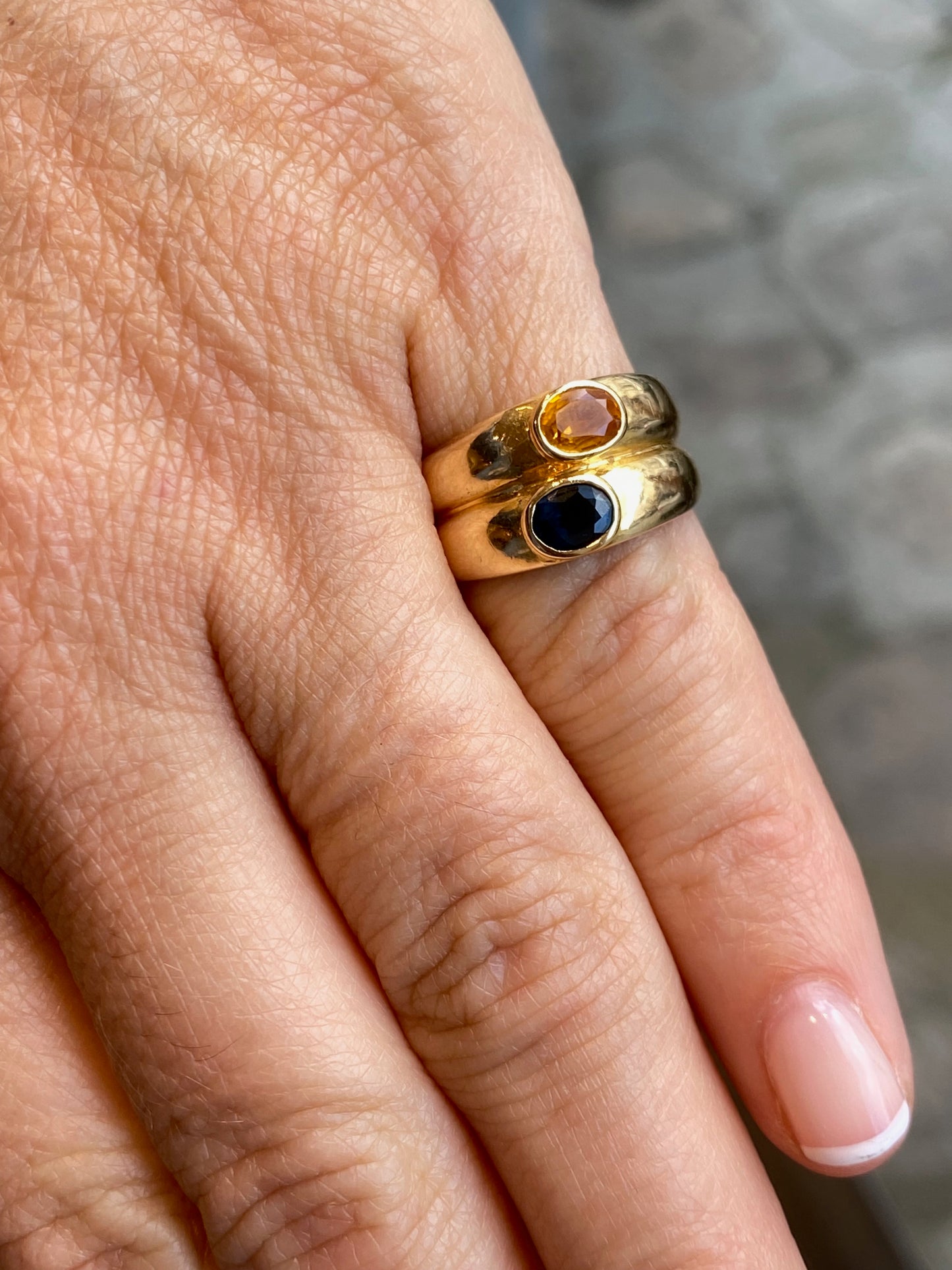 BAGUE DOUBLE JONCS EN OR SAPHIR BLEU ET SAPHIR JAUNE