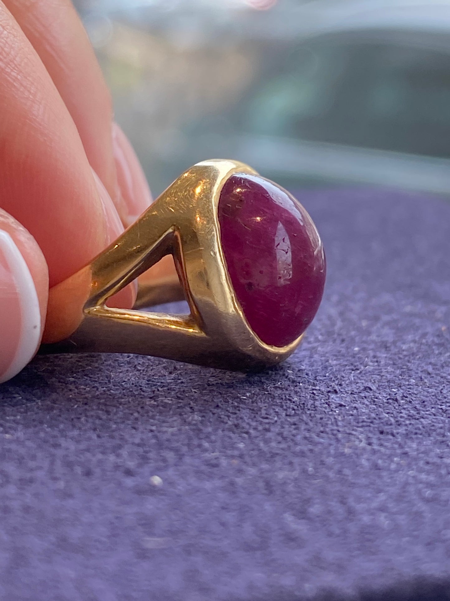 Gold and ruby cabochon signet ring