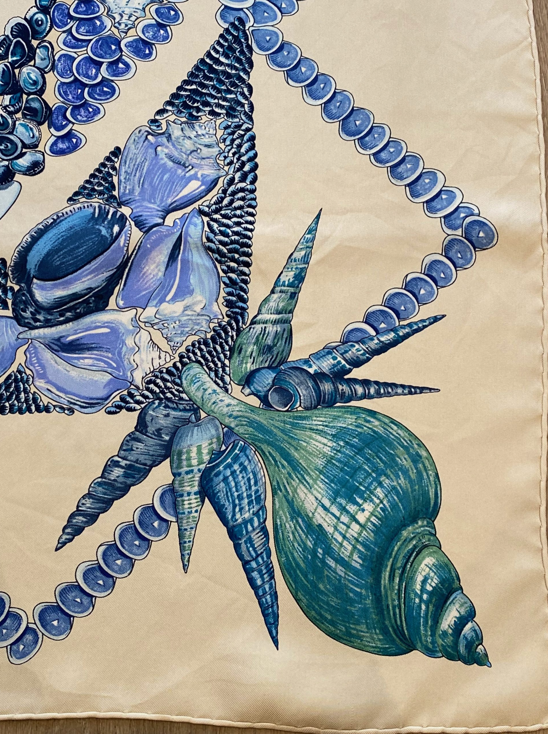 HERMES, CARRE EN TWILL DE SOIE « ROCAILLE »