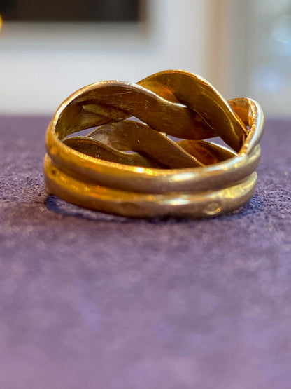 BAGUE EN OR A MOTIF DE TORSADES