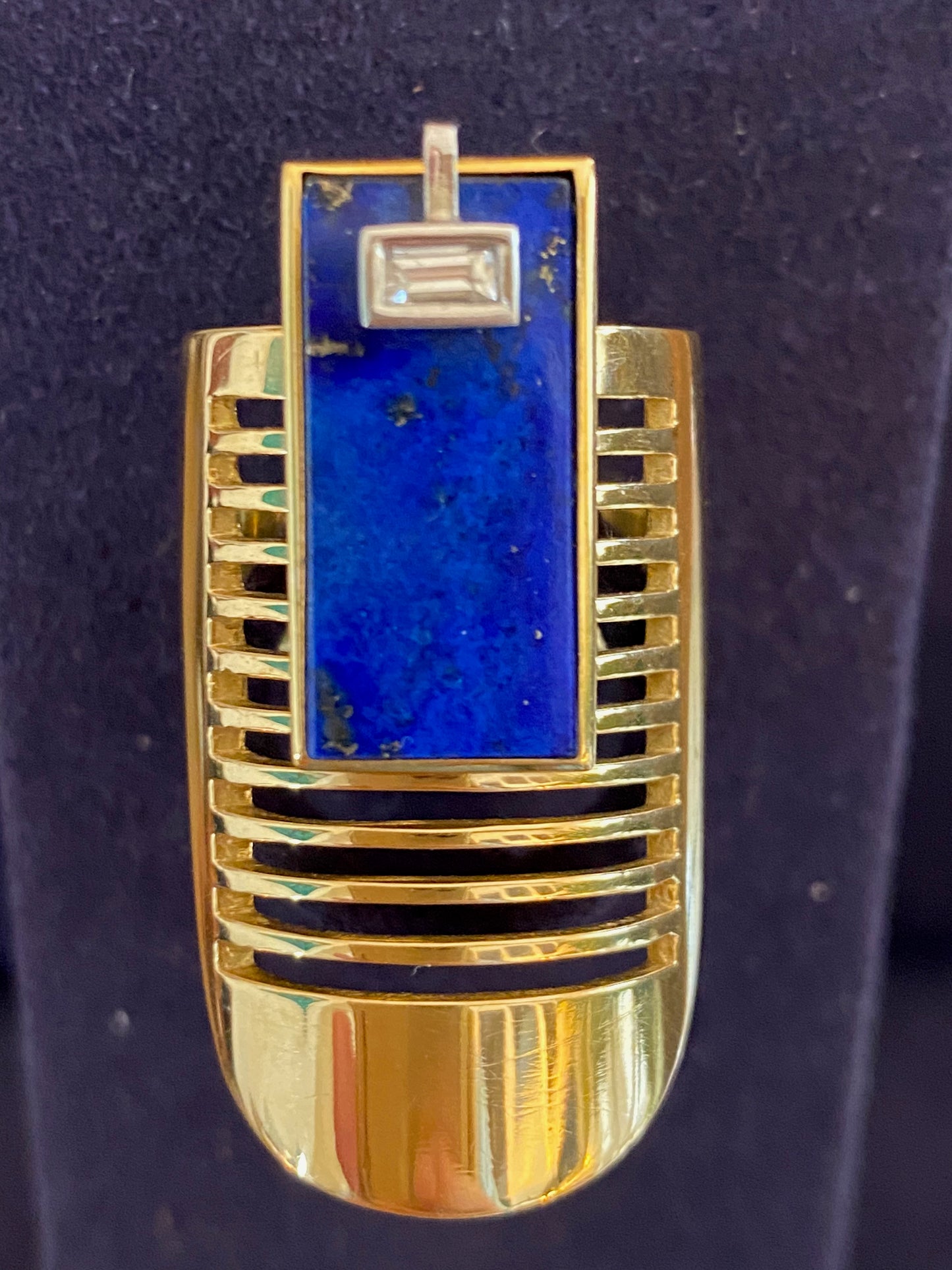 JANINE RENARD (1947),  BAGUE MODERNISTE LAPIS LAZULI DIAMANT