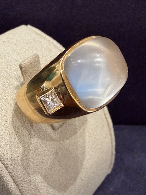 BAGUE DOME PIERRE DE LUNE & DIAMANTS