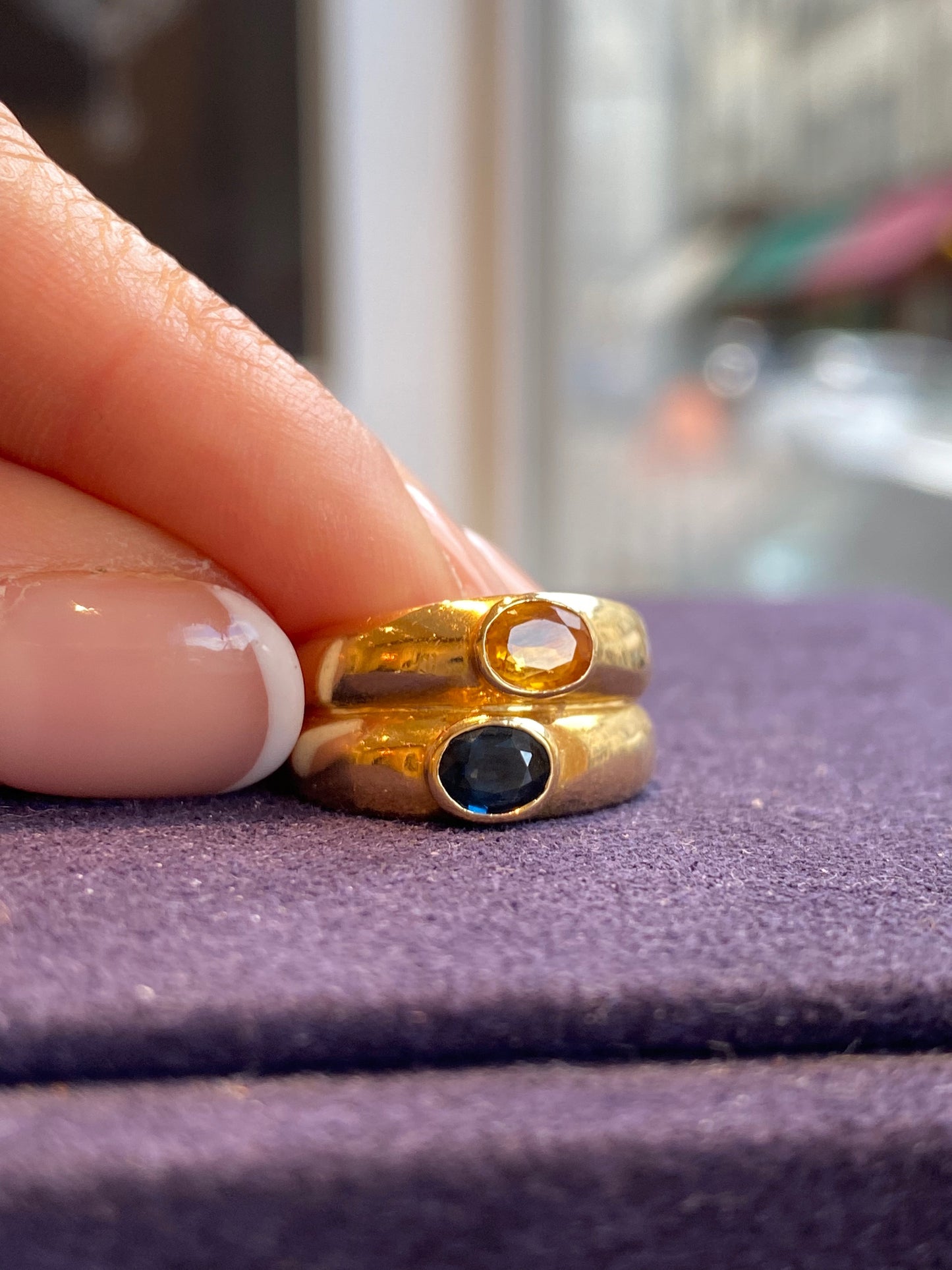 BAGUE DOUBLE JONCS EN OR SAPHIR BLEU ET SAPHIR JAUNE