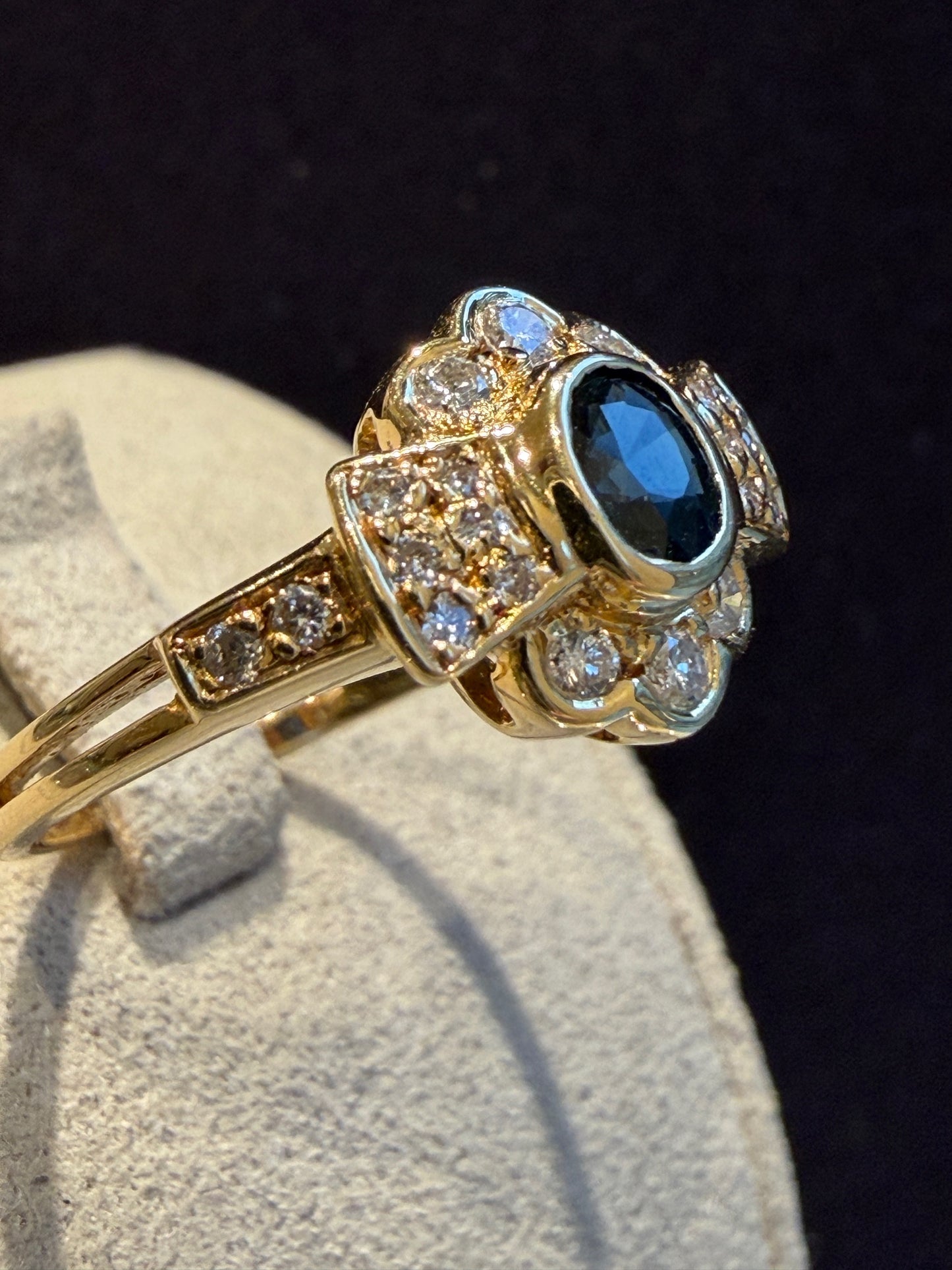 BAGUE MODERNE DIAMANTS & SAPHIR