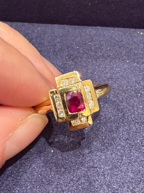 BAGUE MODERNE POMPADOUR STYLISEE RUBIS & DIAMANTS