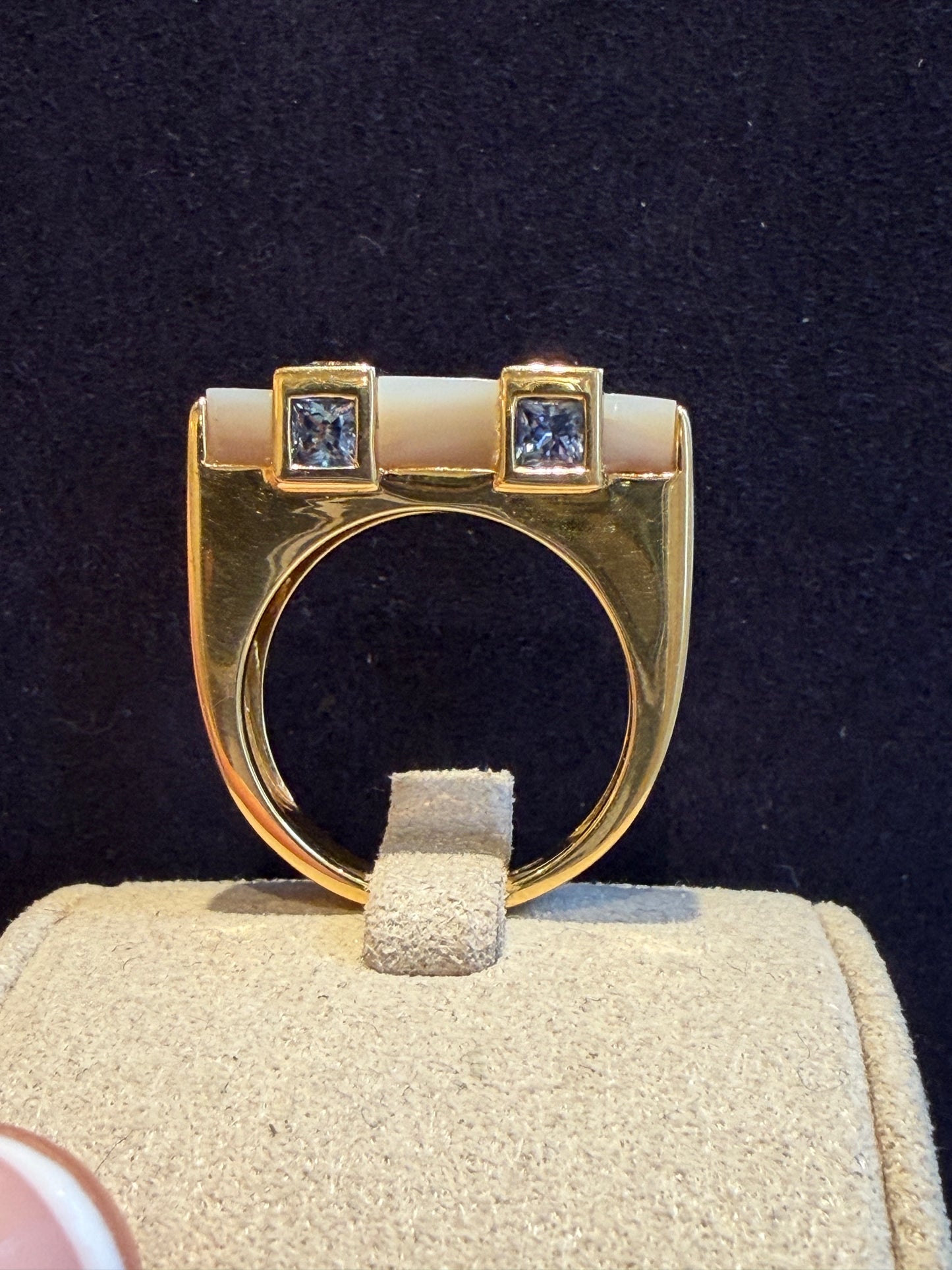 BAGUE MODERNISTE NACRE & SAPHIRS