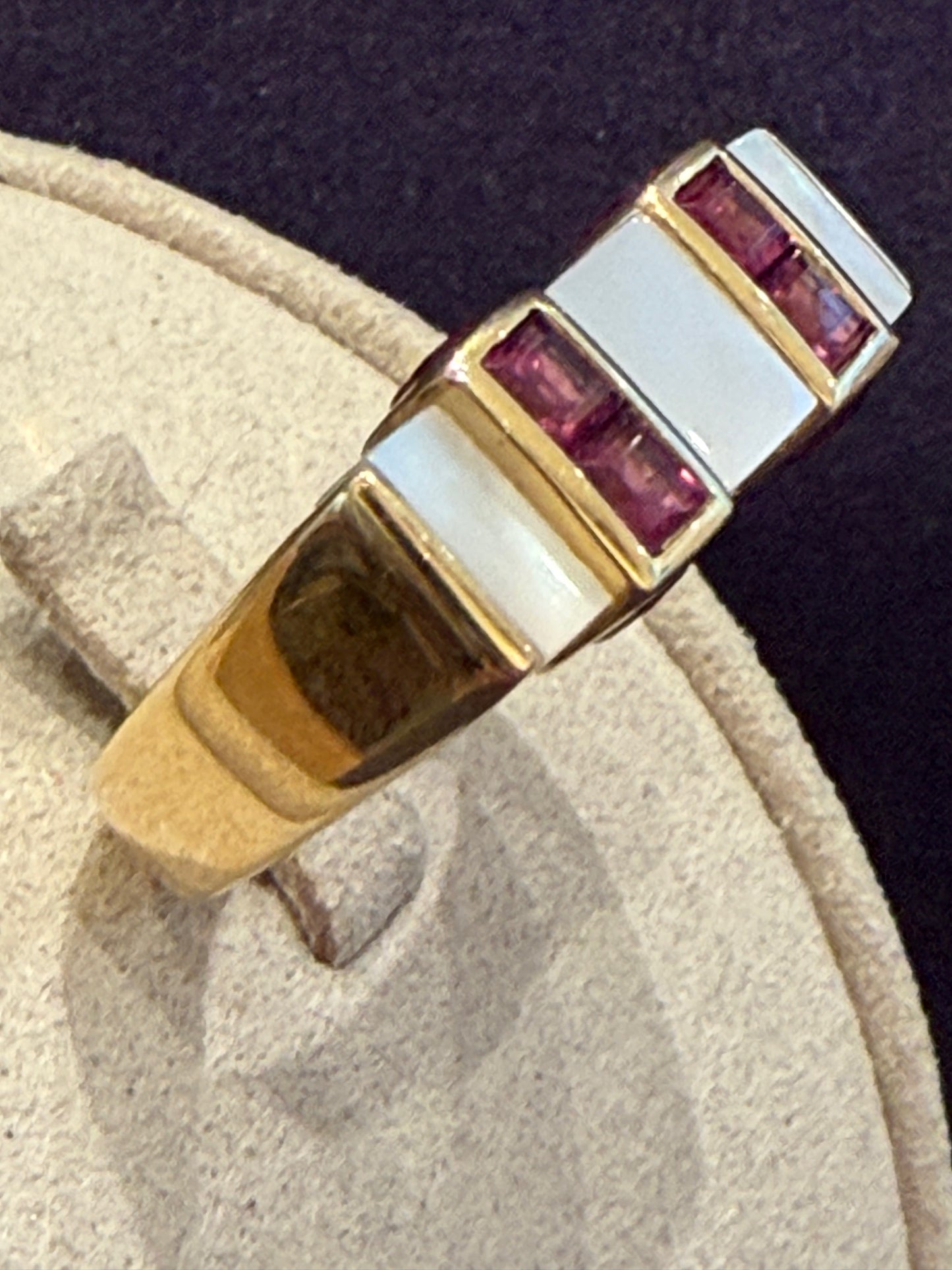 BAGUE MODERNISTE NACRE & SAPHIRS ROSES