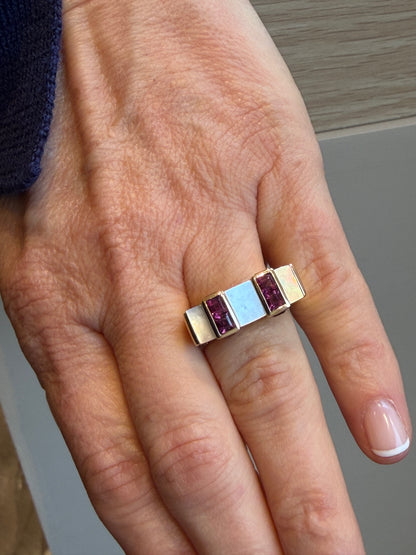 BAGUE MODERNISTE NACRE & SAPHIRS ROSES