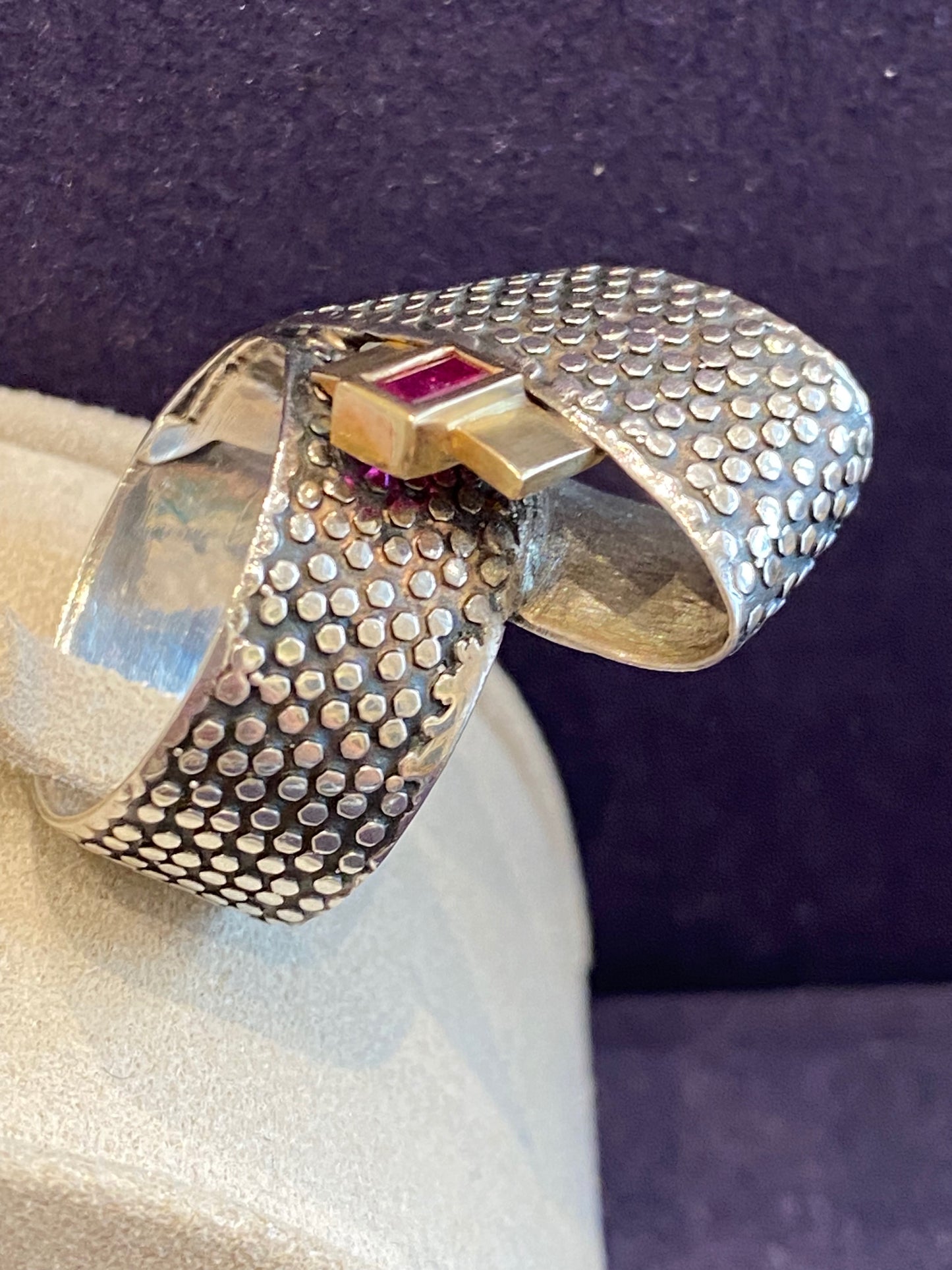 JANINE RENARD (1947), BAGUE MODERNISTE