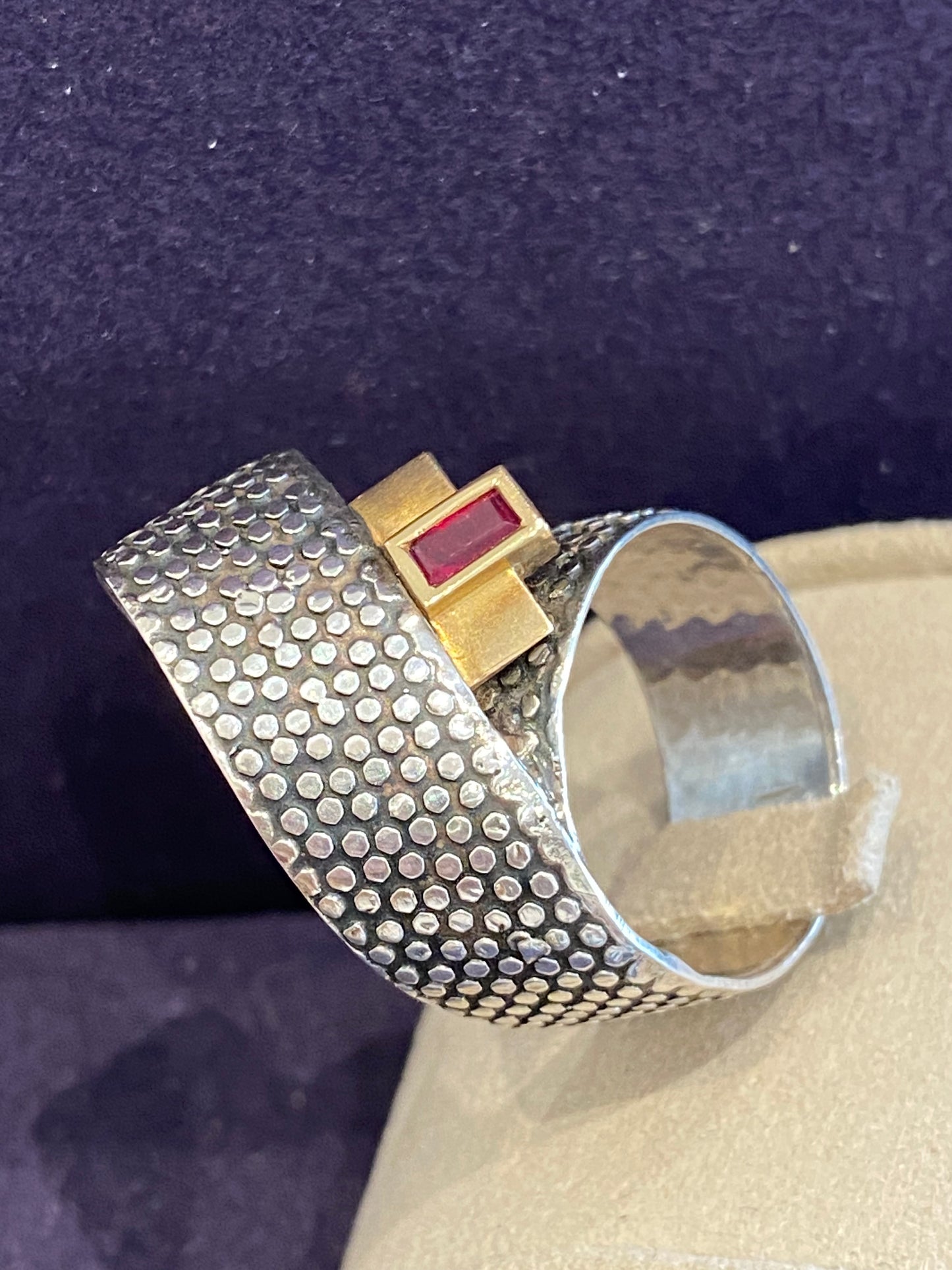 JANINE RENARD (1947), BAGUE MODERNISTE