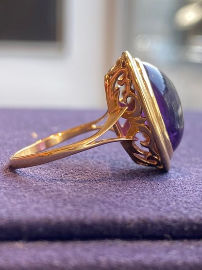 BAGUE ANCIENNE EN OR JAUNE & AMETHYSTE CABOCHON