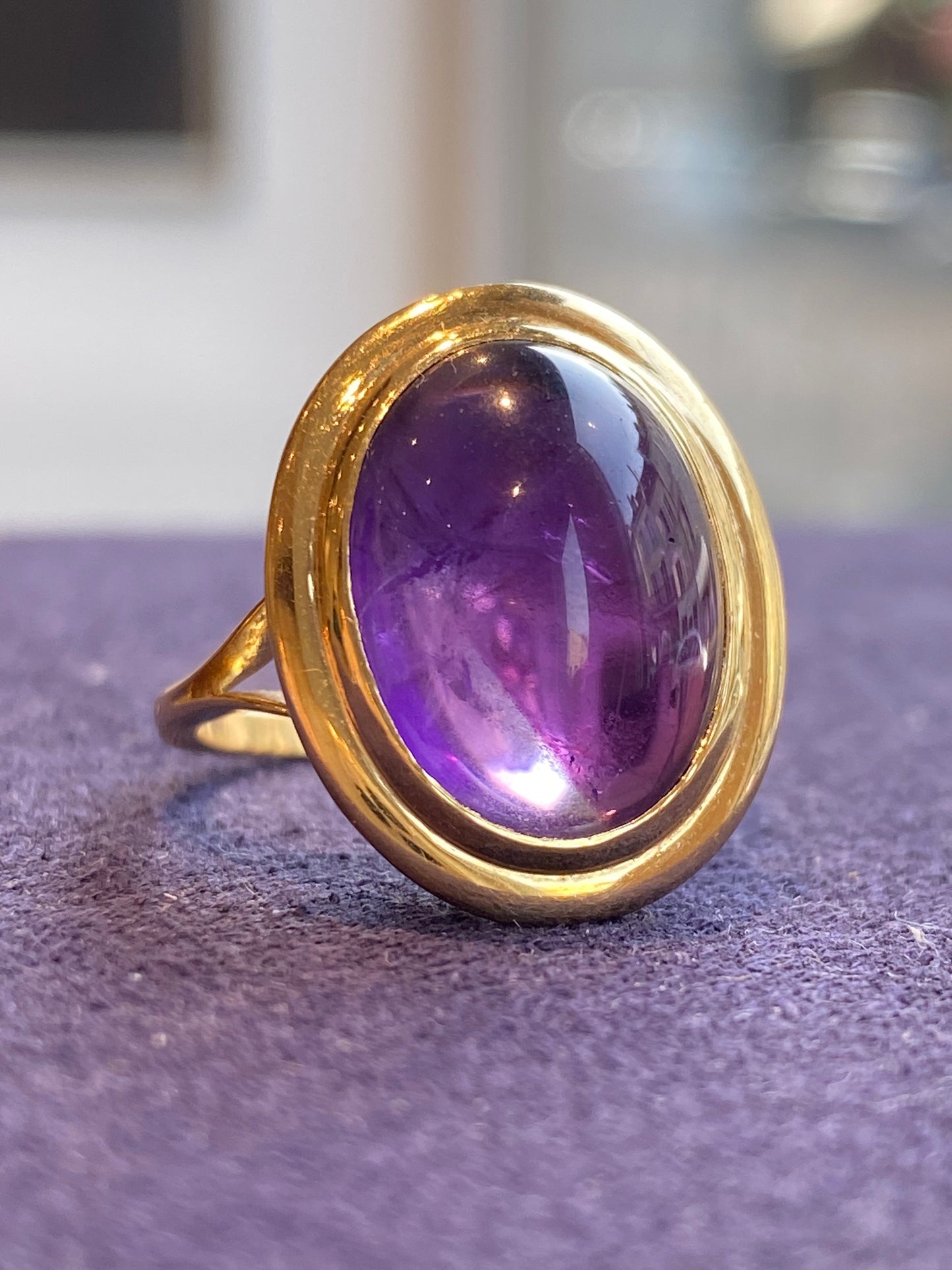 BAGUE ANCIENNE EN OR JAUNE & AMETHYSTE CABOCHON