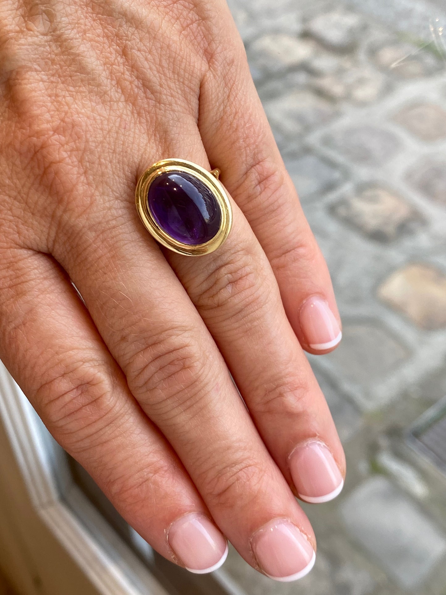 BAGUE ANCIENNE EN OR JAUNE & AMETHYSTE CABOCHON