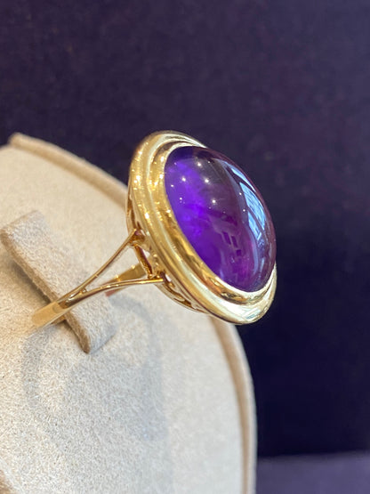 BAGUE ANCIENNE EN OR JAUNE & AMETHYSTE CABOCHON