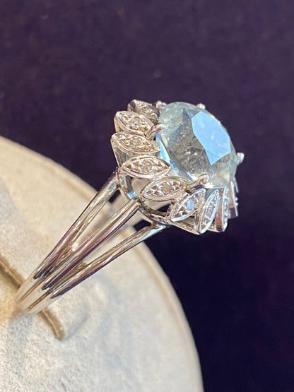 BAGUE MOUVEMENTEE EN OR GRIS & AIGUE-MARINE