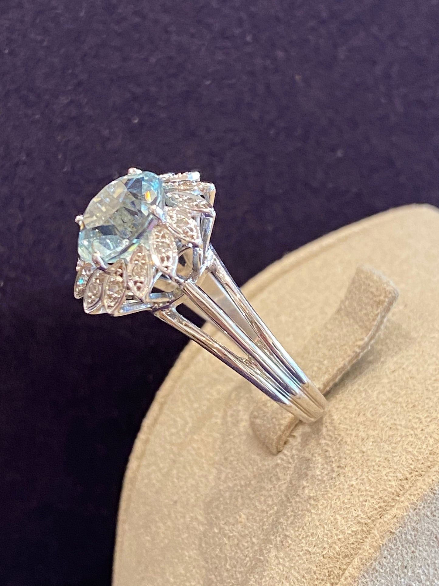 BAGUE MOUVEMENTEE EN OR GRIS & AIGUE-MARINE