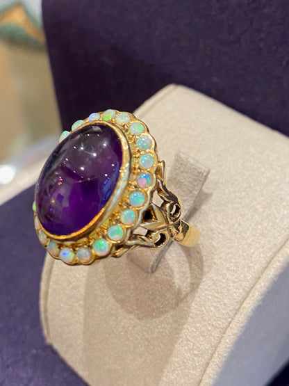 BAGUE ACIENNE AMETHYSTE CABOCHON ET OPALES