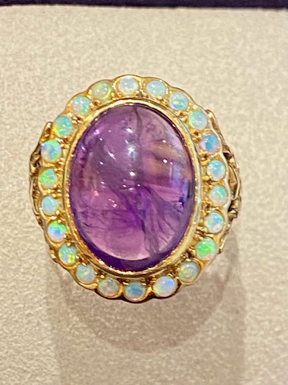 BAGUE ACIENNE AMETHYSTE CABOCHON ET OPALES