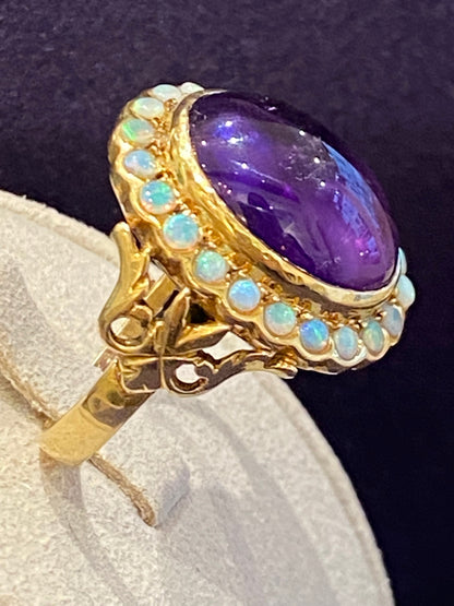 BAGUE ACIENNE AMETHYSTE CABOCHON ET OPALES