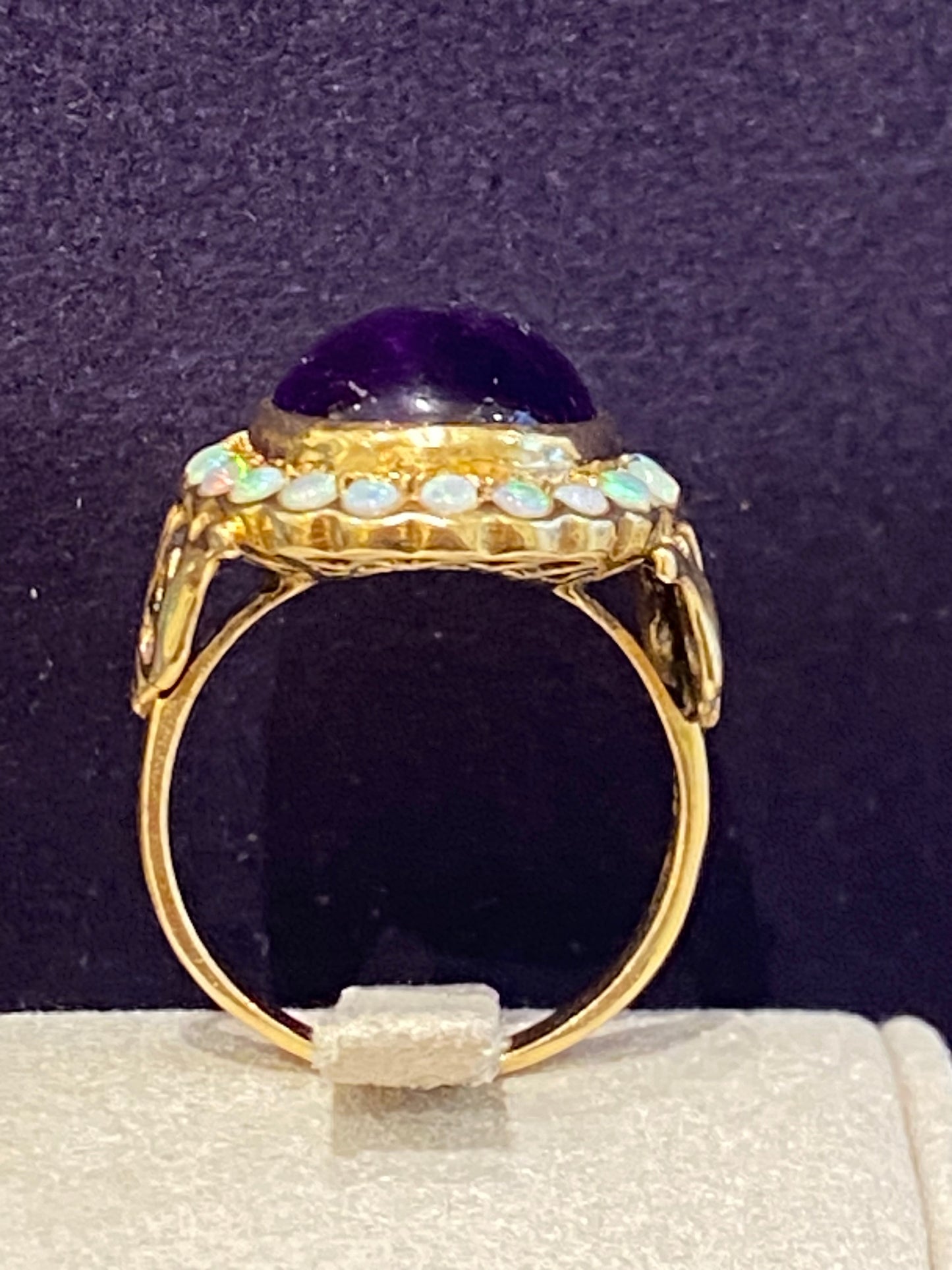 BAGUE ACIENNE AMETHYSTE CABOCHON ET OPALES