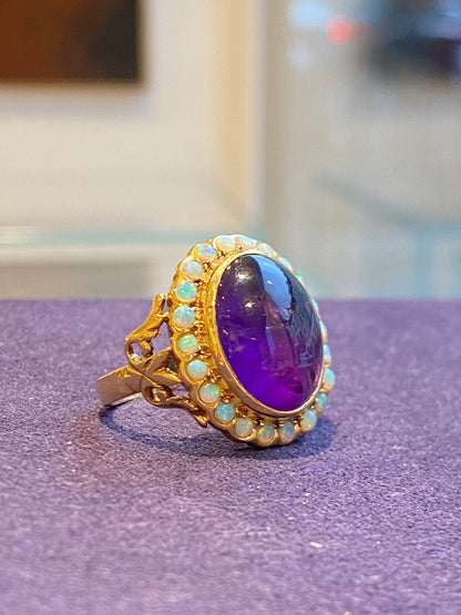 BAGUE ACIENNE AMETHYSTE CABOCHON ET OPALES