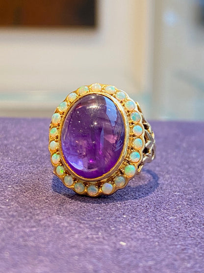BAGUE ACIENNE AMETHYSTE CABOCHON ET OPALES