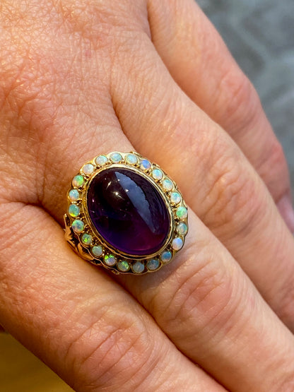 BAGUE ACIENNE AMETHYSTE CABOCHON ET OPALES