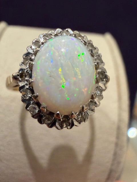 BAGUE ANCIENNE OPALE & DIAMANTS