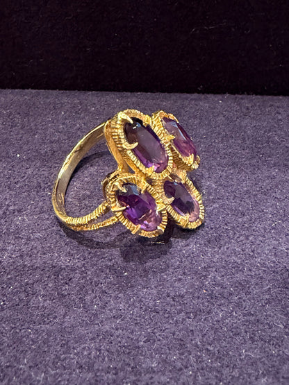 BAGUE SEVENTIES OR TEXTURE & AMETHYSTES
