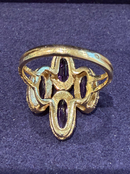 BAGUE SEVENTIES OR TEXTURE & AMETHYSTES