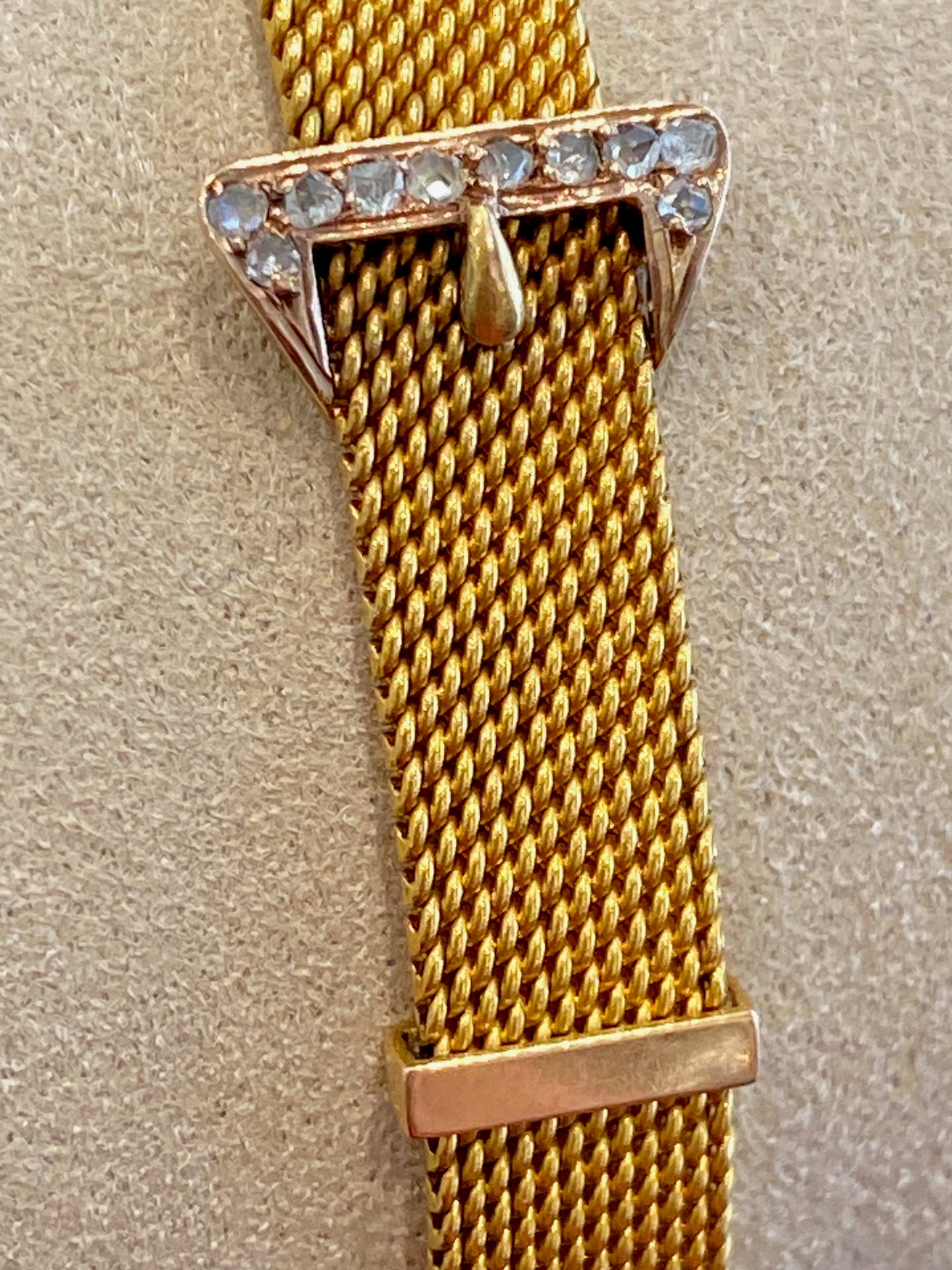 Bracelet ancien en or maille milanaise  au motif de ceinture