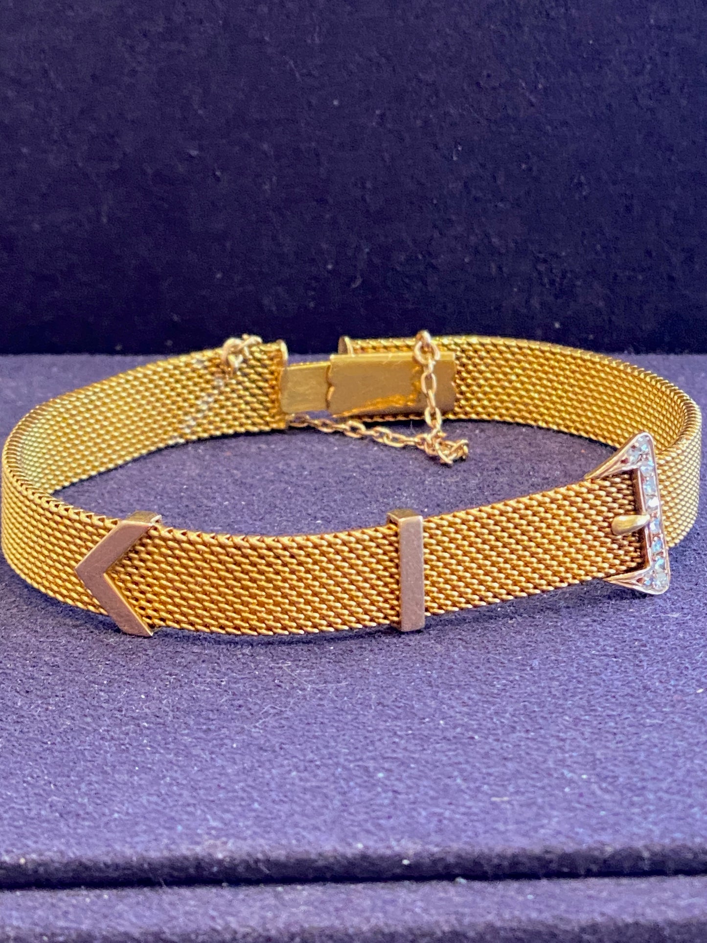 Bracelet ancien en or maille milanaise  au motif de ceinture