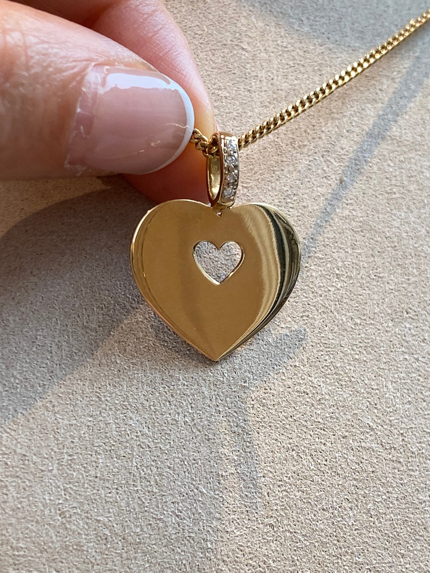 POIRAY, PENDENTIF COEUR & DIAMANTS