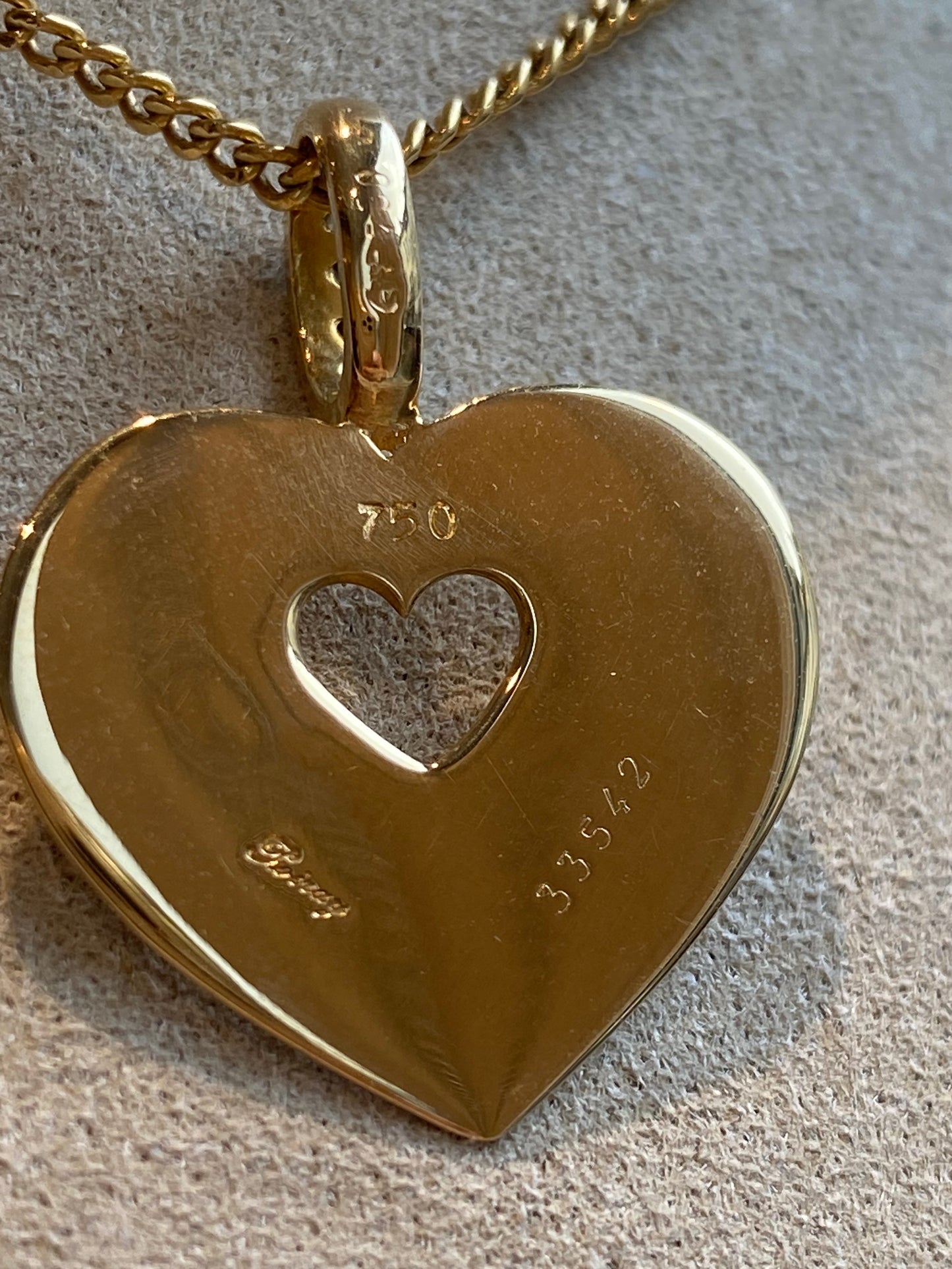 POIRAY, PENDENTIF COEUR & DIAMANTS