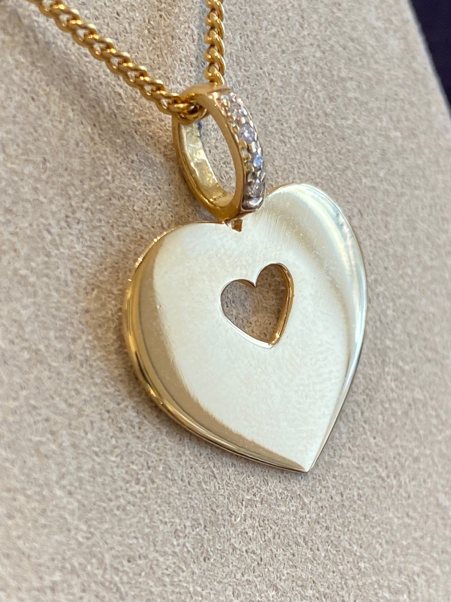 POIRAY, PENDENTIF COEUR & DIAMANTS