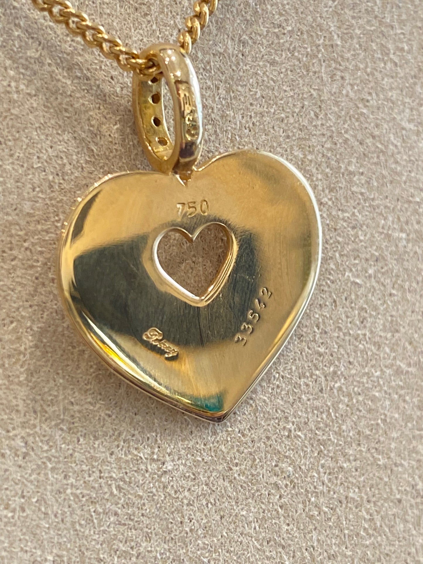 POIRAY, PENDENTIF COEUR & DIAMANTS