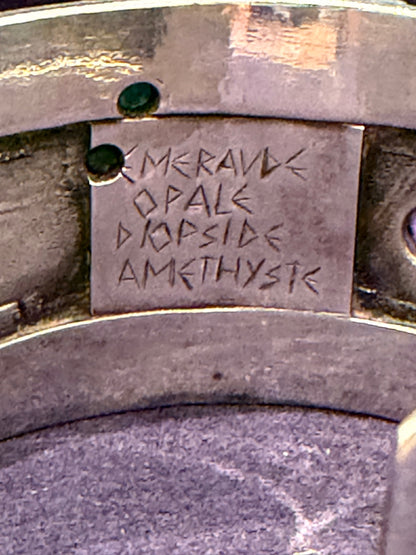 LINDA LADURNER (1957) , MANCHETTE MODERNISTE