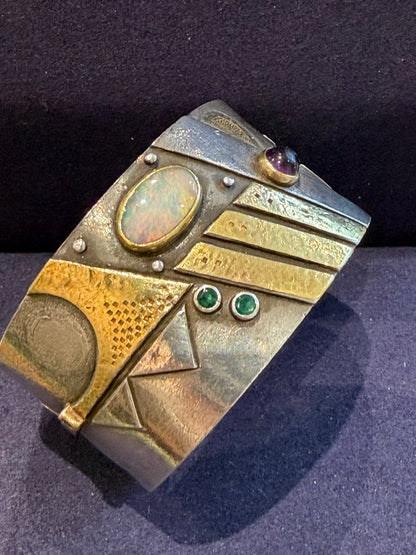 LINDA LADURNER (1957) , MANCHETTE MODERNISTE