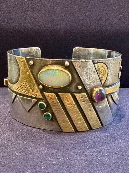 LINDA LADURNER (1957) , MANCHETTE MODERNISTE