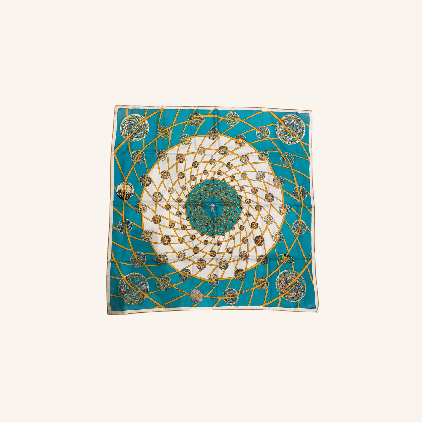 HERMES, CARRE LES FEUX DE L'ESPACE